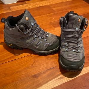 Womens Merrell MOAB waterproof hiking boots size 8.5 color granite worn 3 times
